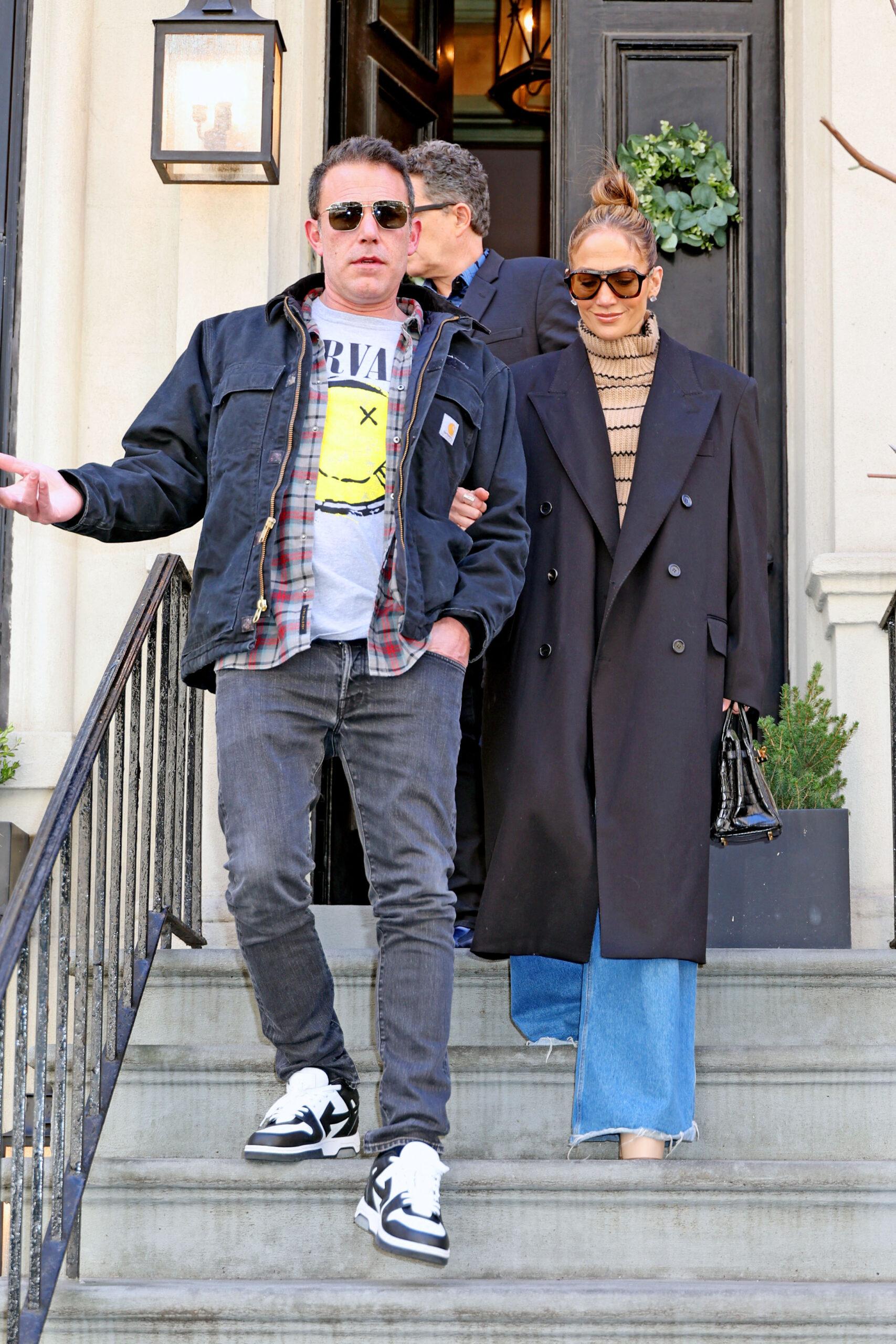 Jennifer Lopez and Ben Affleck hold hands as they house hunt