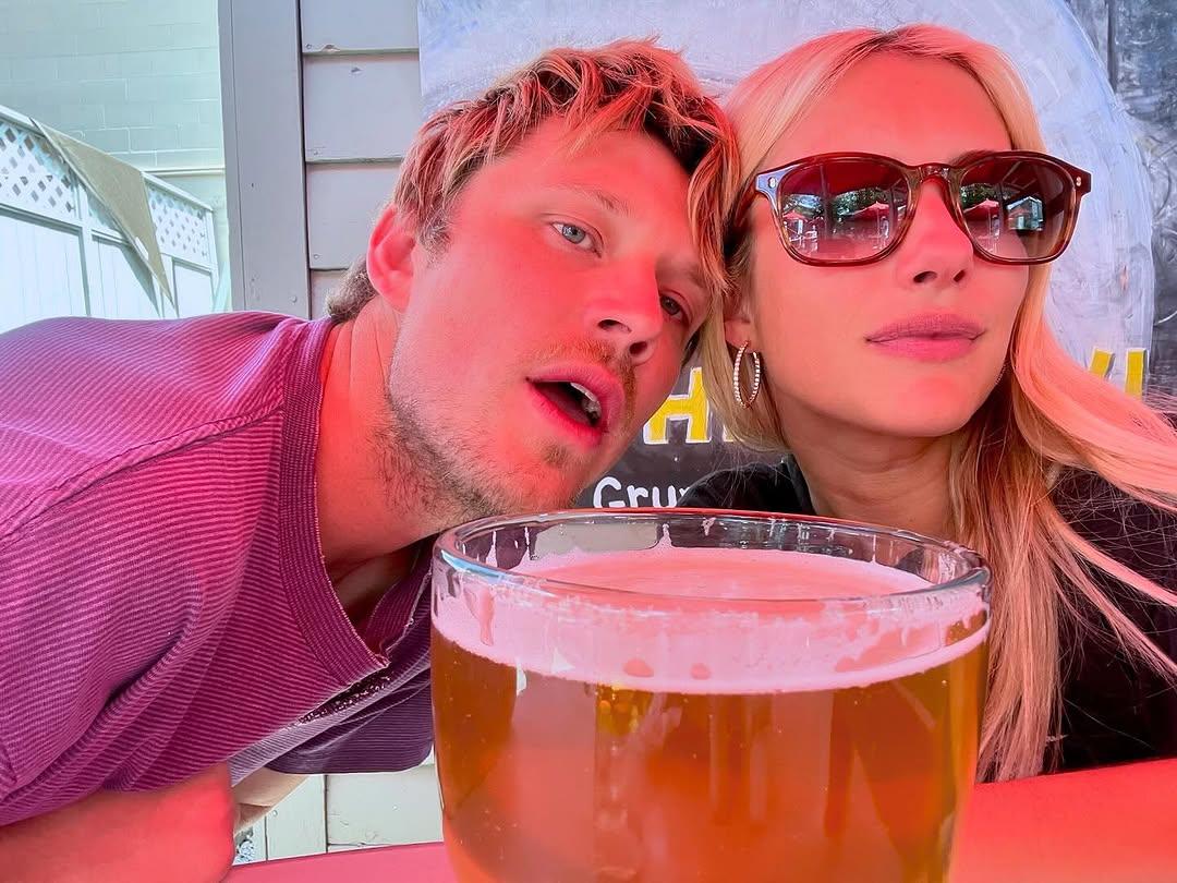 Emma Roberts takes selfie with fiance