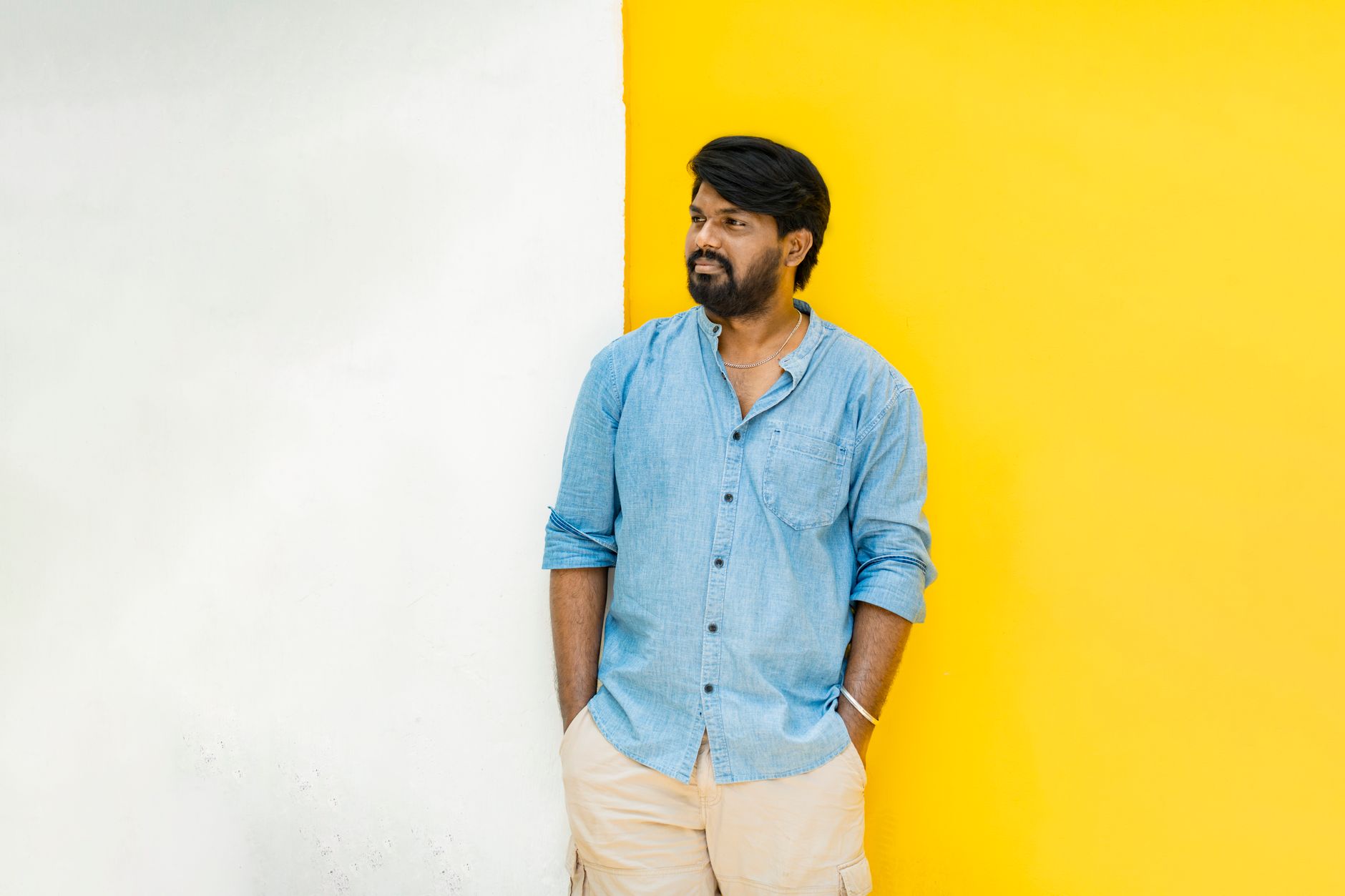 Man wearing a relaxed natural linen shirt in neutral tones