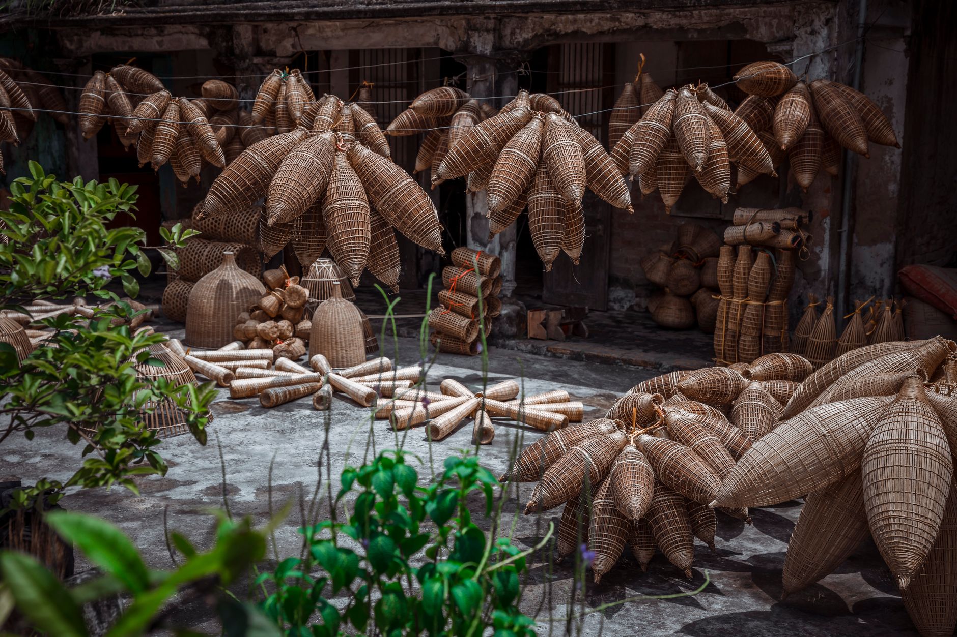 A traditional straw basket at an outdoor market, illustrating the rustic aesthetic of natural woven accessories