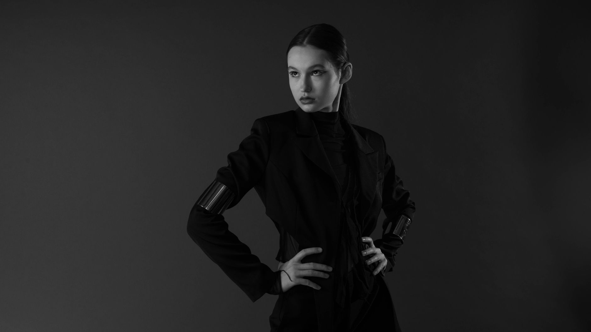 A woman carrying a minimalist bag with an understated luxury outfit