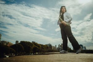 The Capri Pant Is Quietly Edging Out the Cropped Wide-Leg Woman wearing tailored cropped trousers styled with a fitted blazer
