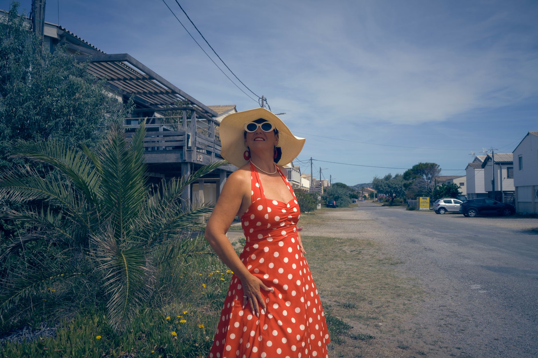 Woman wearing a white structured cotton top with linen trousers in a natural outdoor setting